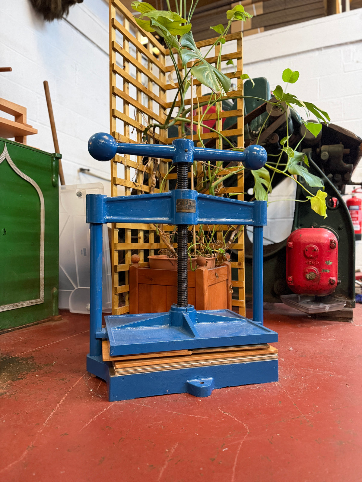 Cast-Iron Nipping Press