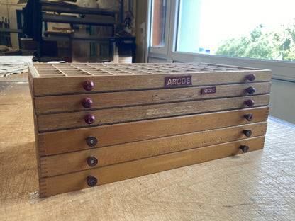 Type Trays