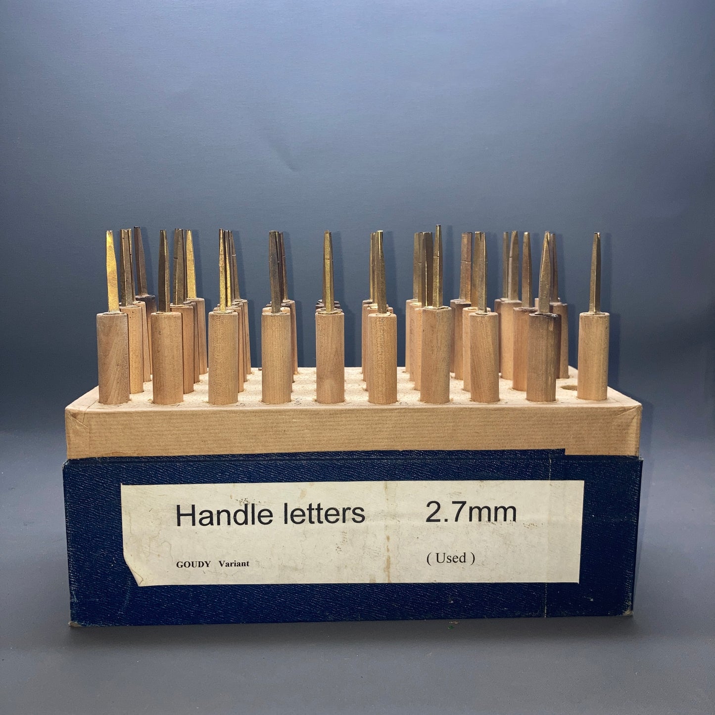 Handle Letters - 11pt Edinburgh